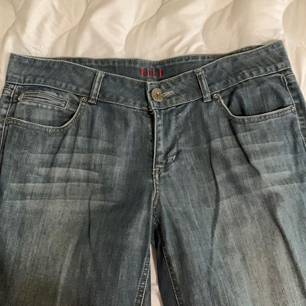 Elle Jeans Size 12. Waist 28. Inseam 26 inches